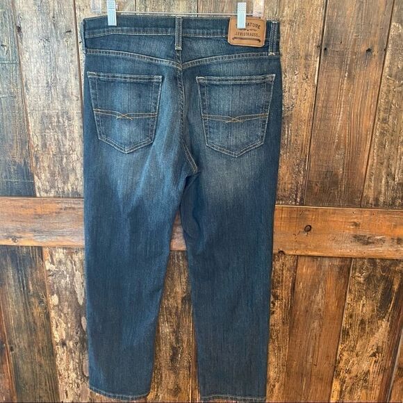 Levi’s Signature Men’s 32” Athletic Fit Blue Denim Whiskering Front Faded Jeans - Picture 3 of 6